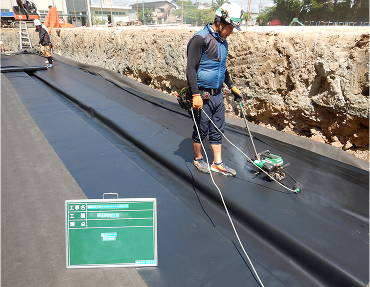 災害用マンホールトイレ設置工事の写真2